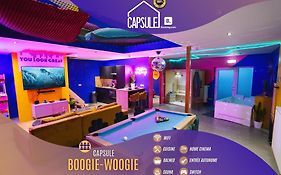 Capsule Boogie-Woogie - Jacuzzi - Sauna - Billard - Jeux - Ecran Geant - Filet Suspendu - Netflix