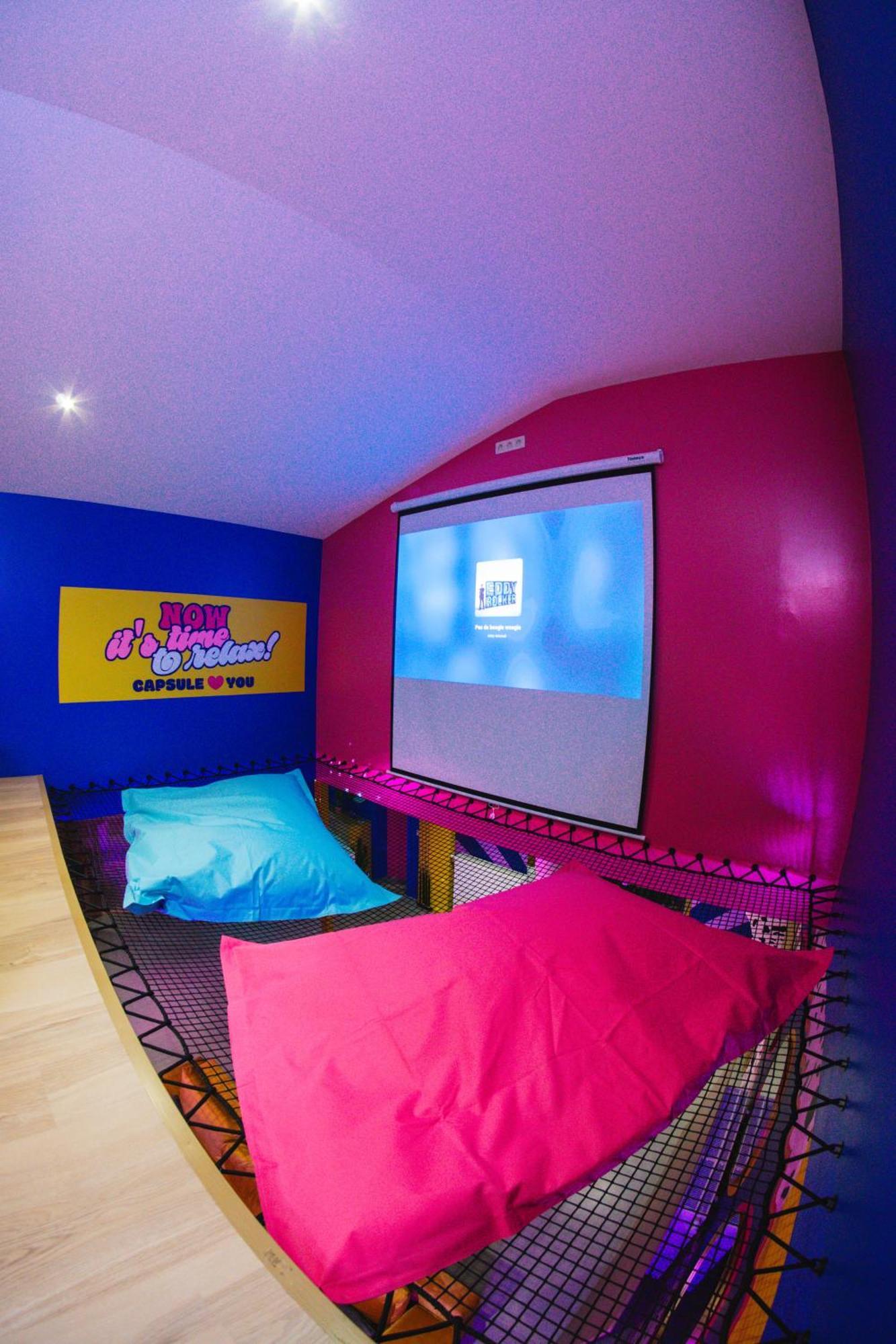 Capsule Boogie-Woogie - Jacuzzi - Sauna - Billard - Jeux - Ecran Geant - Filet Suspendu - Netflix La Louvière Extérieur photo
