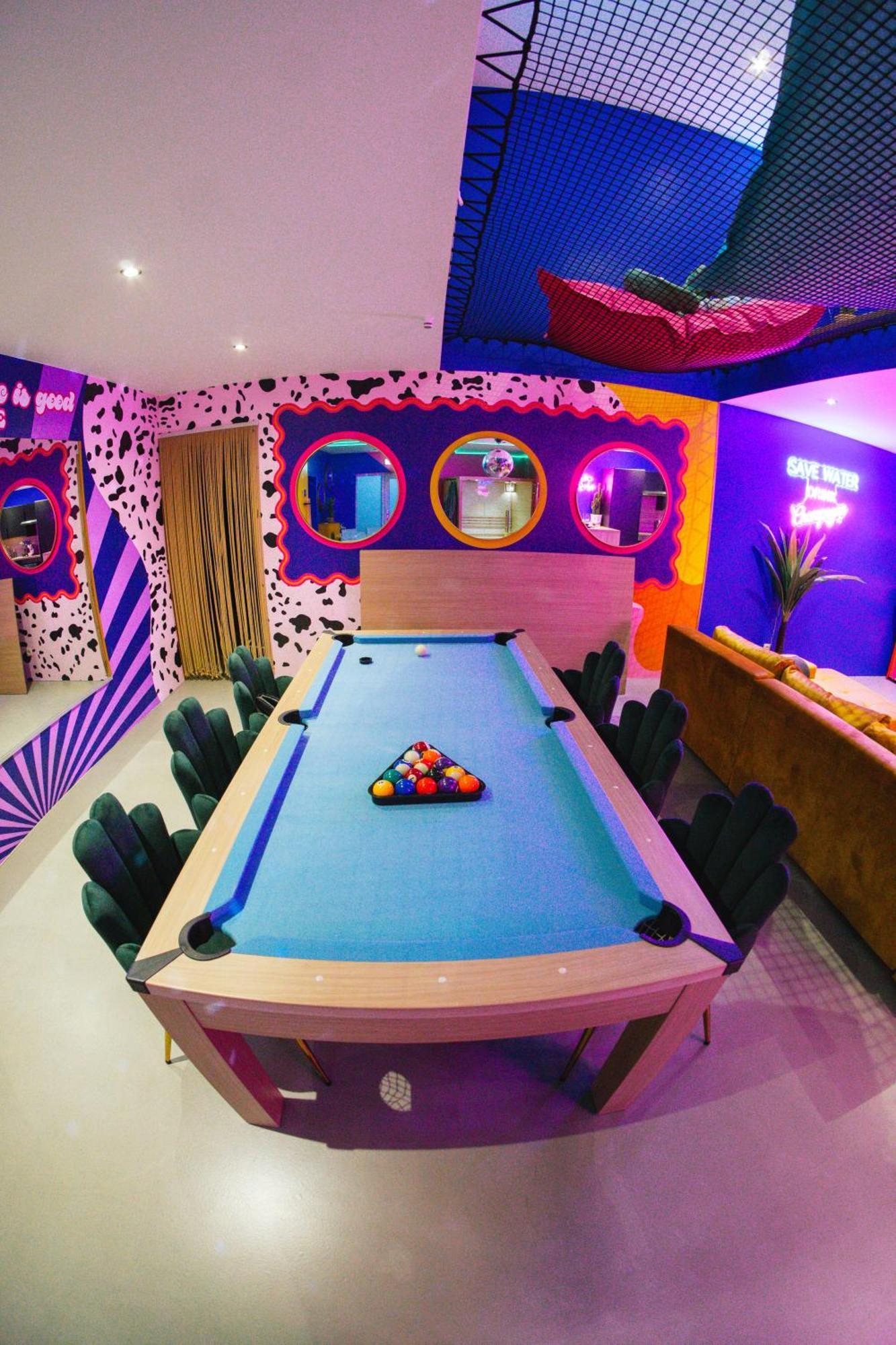 Capsule Boogie-Woogie - Jacuzzi - Sauna - Billard - Jeux - Ecran Geant - Filet Suspendu - Netflix La Louvière Extérieur photo