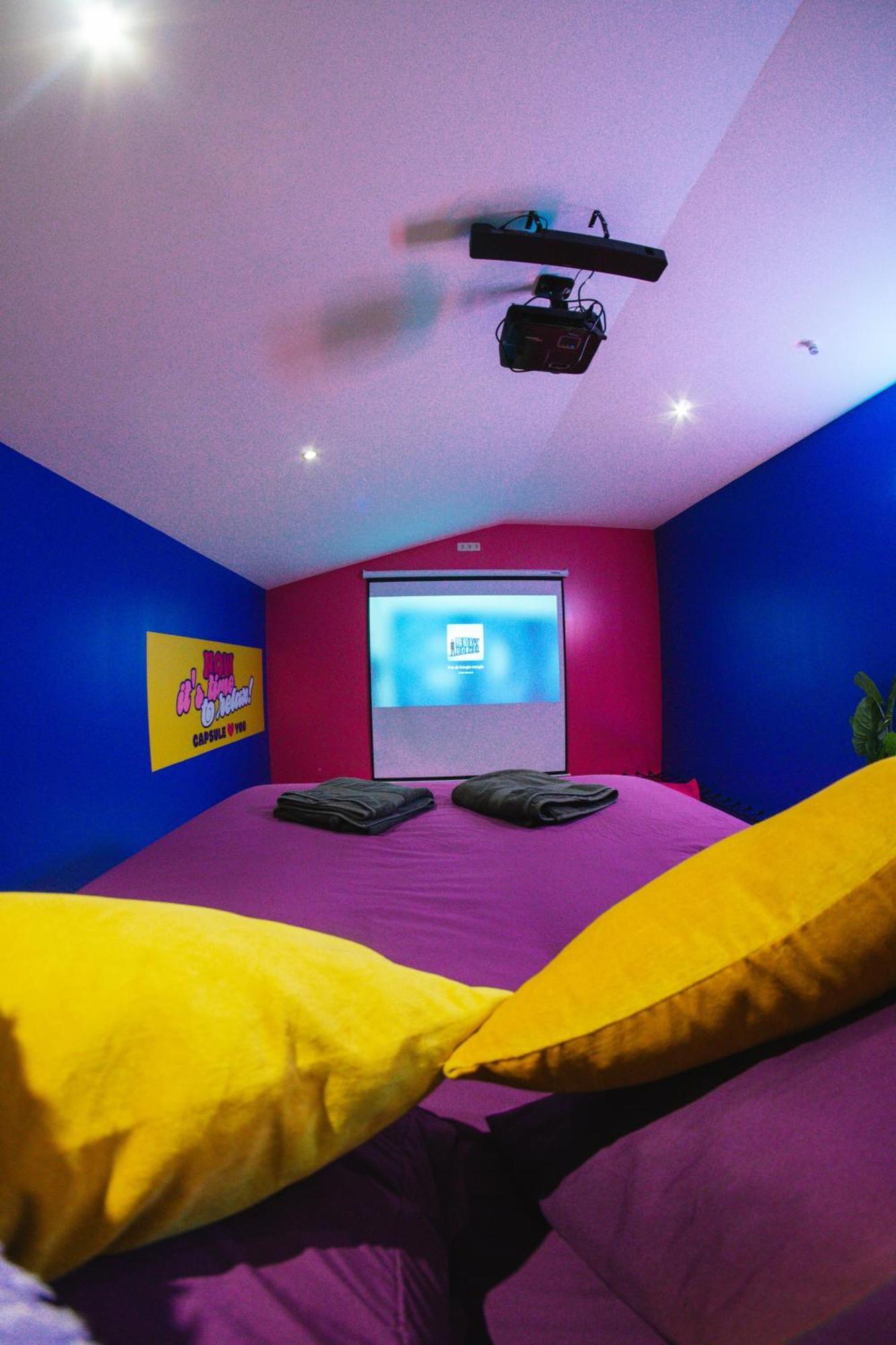 Capsule Boogie-Woogie - Jacuzzi - Sauna - Billard - Jeux - Ecran Geant - Filet Suspendu - Netflix La Louvière Extérieur photo