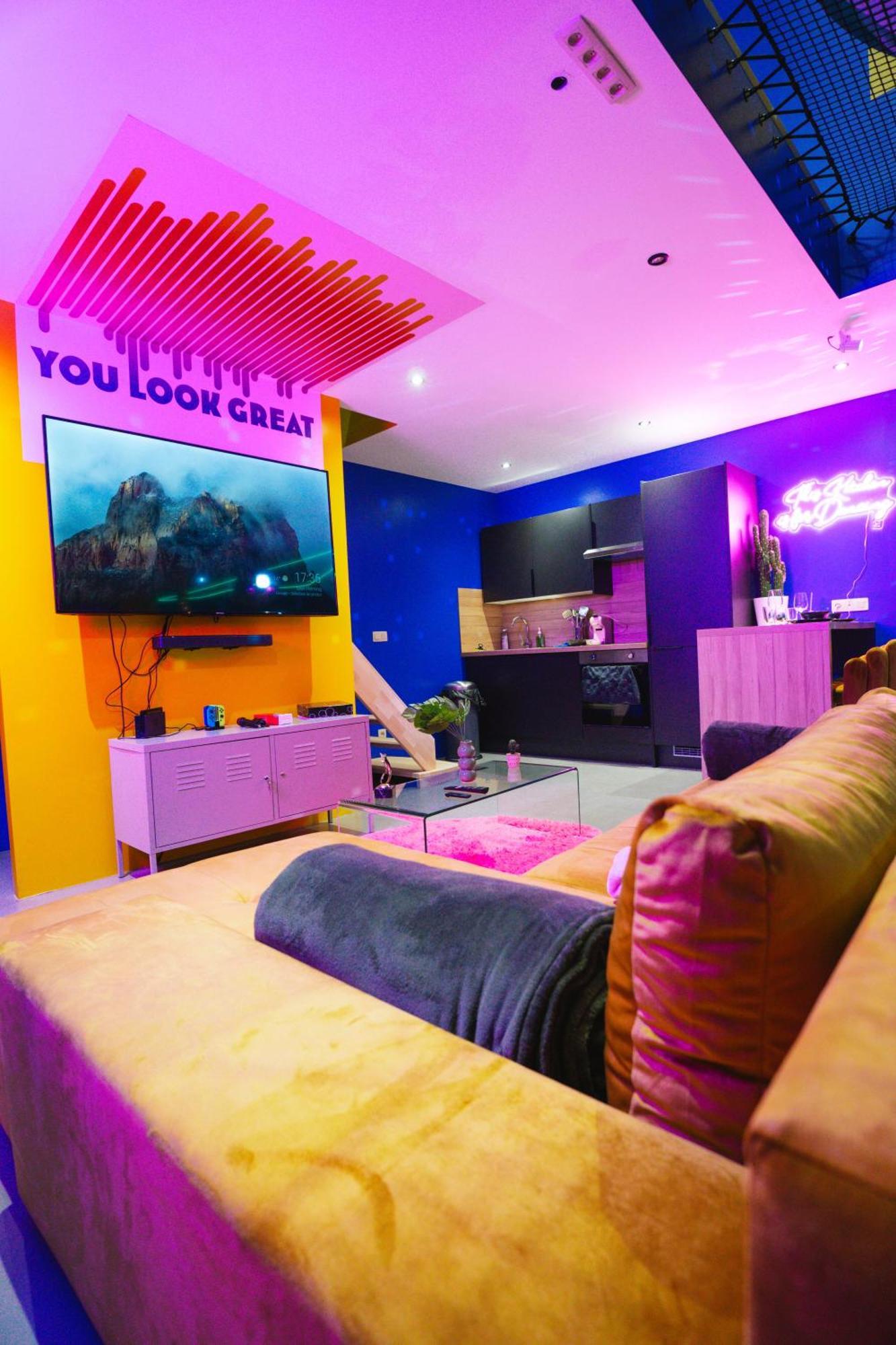 Capsule Boogie-Woogie - Jacuzzi - Sauna - Billard - Jeux - Ecran Geant - Filet Suspendu - Netflix La Louvière Extérieur photo