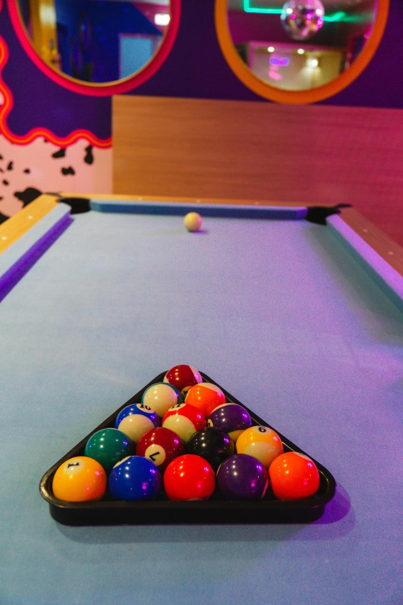Capsule Boogie-Woogie - Jacuzzi - Sauna - Billard - Jeux - Ecran Geant - Filet Suspendu - Netflix La Louvière Extérieur photo