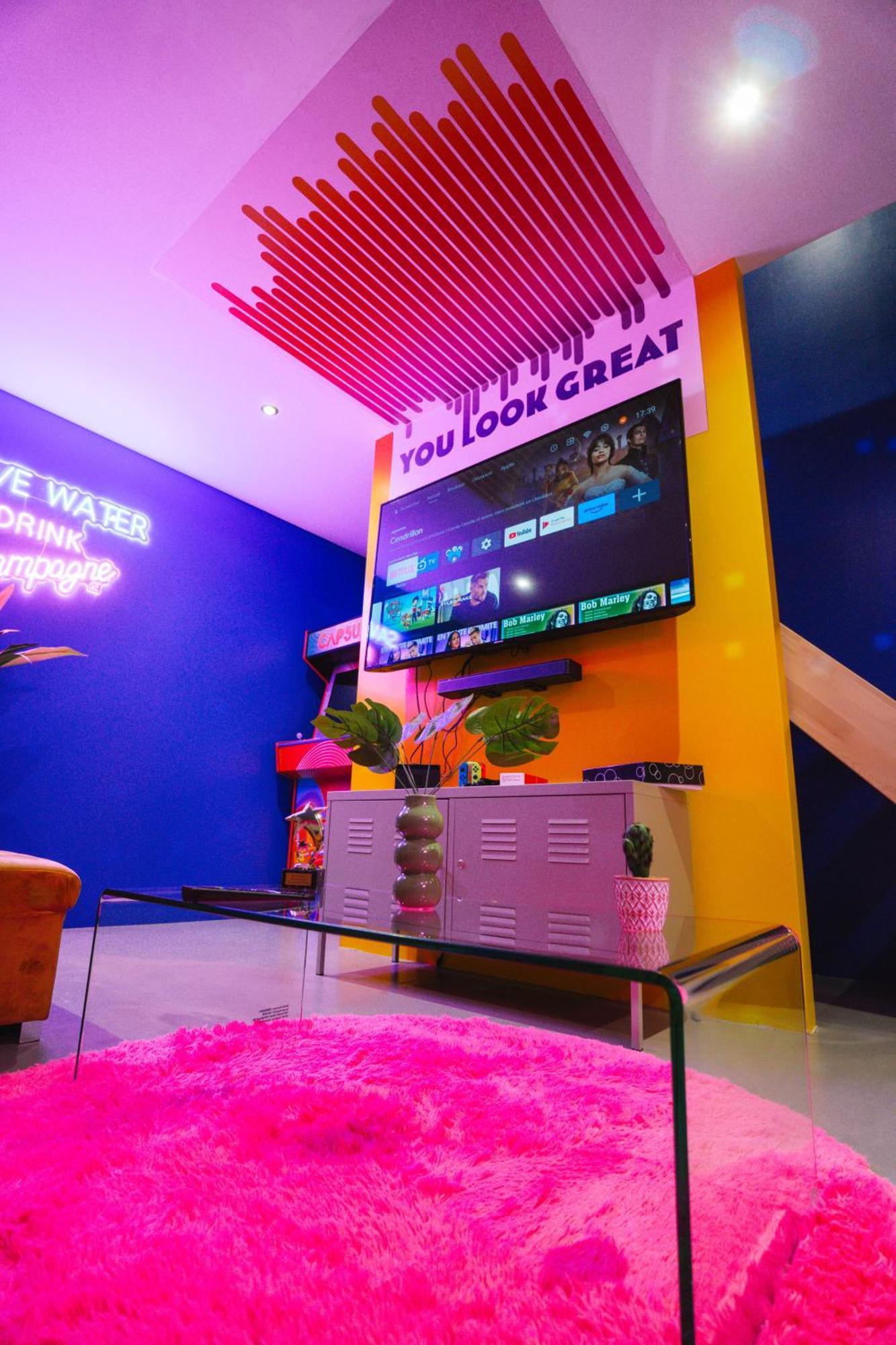 Capsule Boogie-Woogie - Jacuzzi - Sauna - Billard - Jeux - Ecran Geant - Filet Suspendu - Netflix La Louvière Extérieur photo