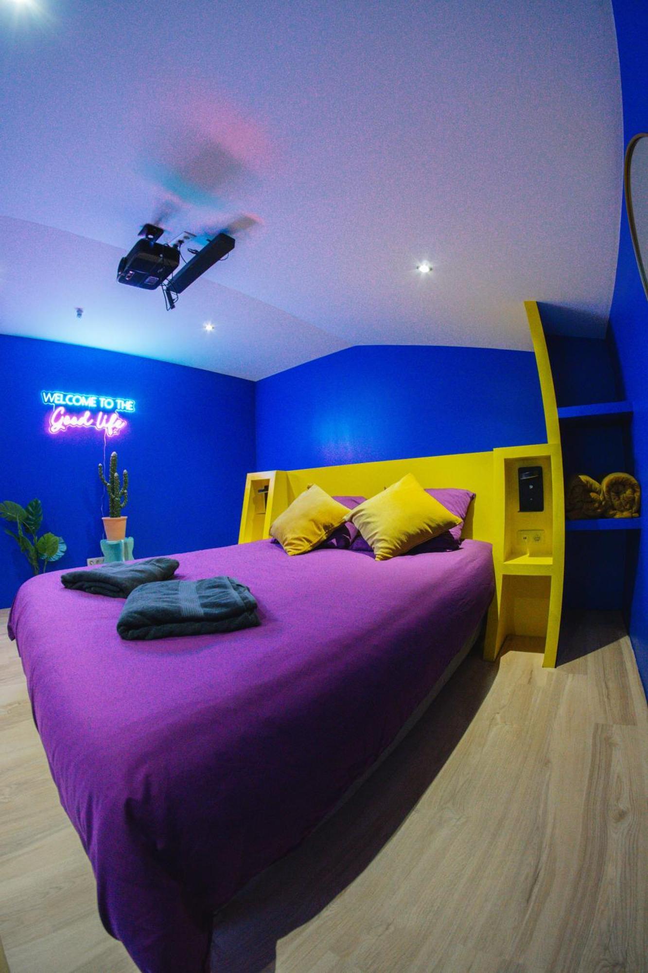 Capsule Boogie-Woogie - Jacuzzi - Sauna - Billard - Jeux - Ecran Geant - Filet Suspendu - Netflix La Louvière Extérieur photo
