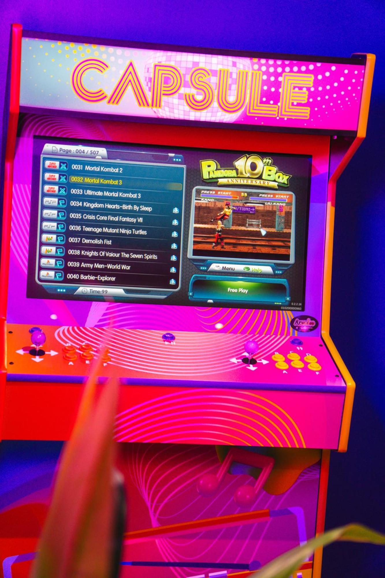 Capsule Boogie-Woogie - Jacuzzi - Sauna - Billard - Jeux - Ecran Geant - Filet Suspendu - Netflix La Louvière Extérieur photo